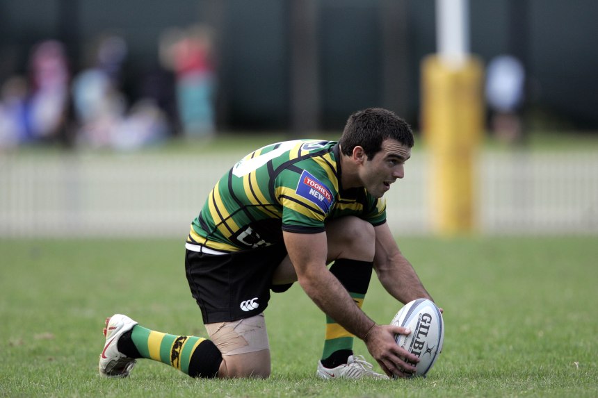 Harvey, Dave goal kicking 180409D-8689.JPG