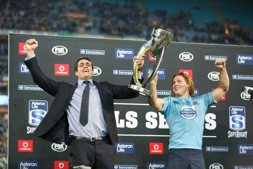 Waratahs lift trophy_2014_AJF