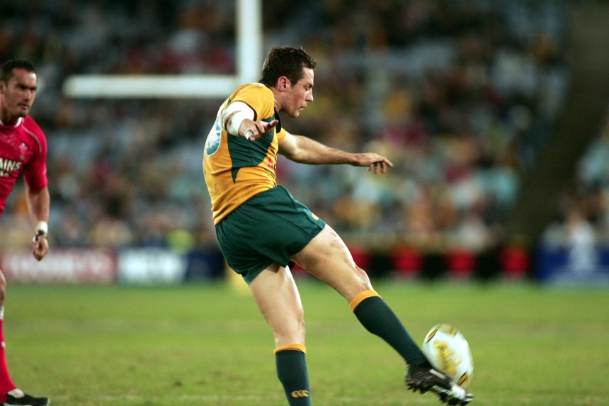 Huxley, Julian kicking 260507D-5074.JPG