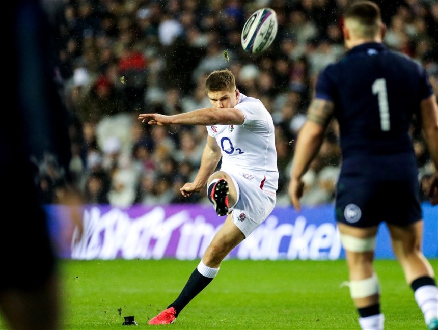 Owen Farrell kicks a penalty 8/2/2020